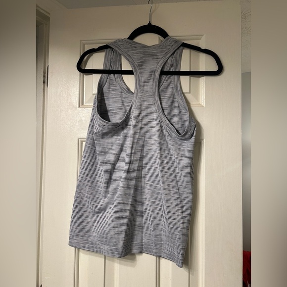 Athleta Green Scoop Neck Sleeveless Tank Top - Picture 12 of 12